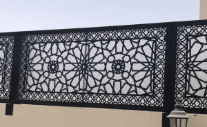 فني تركيب سواتر في مكة